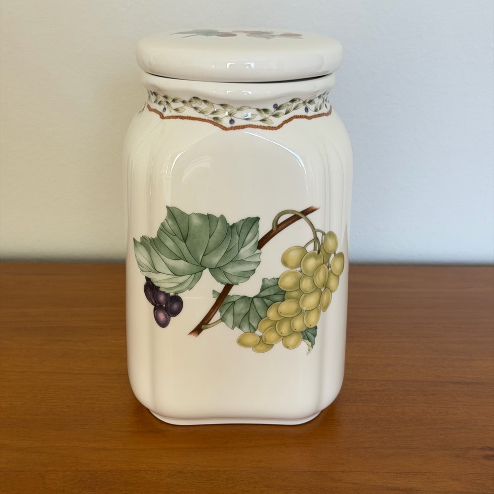 Noritake Casual Gourmet White Grape 🍇Plum Peach 🍑 Raspberry Ceramic Jar Canister